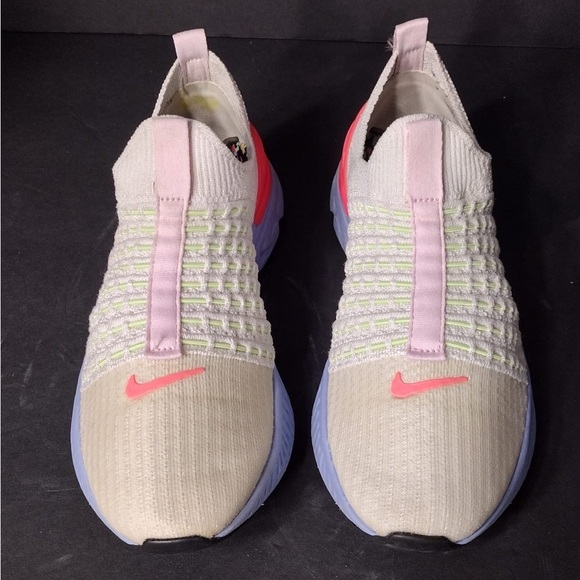 Nike Women's Pink and Cream Running Shoes size 6 pre owned Exellent condition - Picture 1 of 6